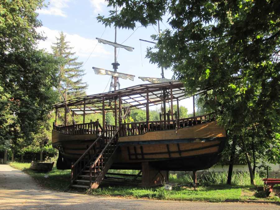 Boat from hell at Biljana Izvori restaurant