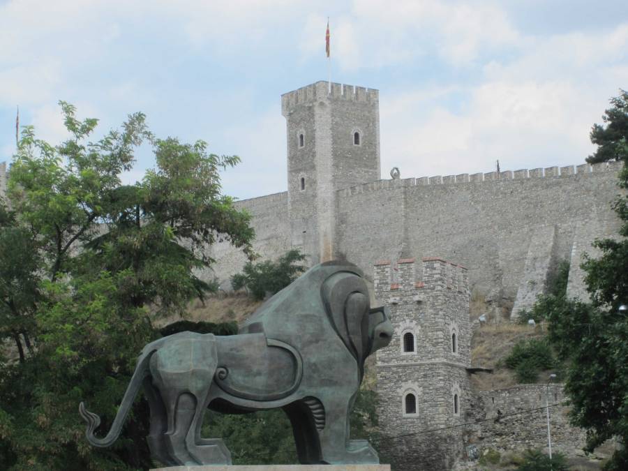 Skopje statue of a lion and fortress