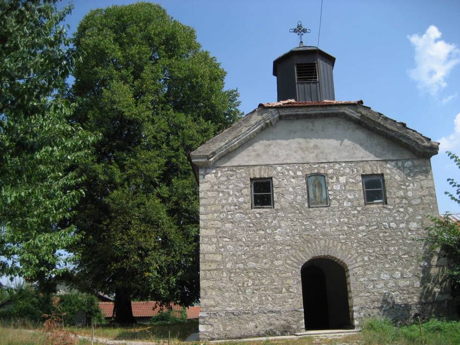 Cemetery church in Vishni