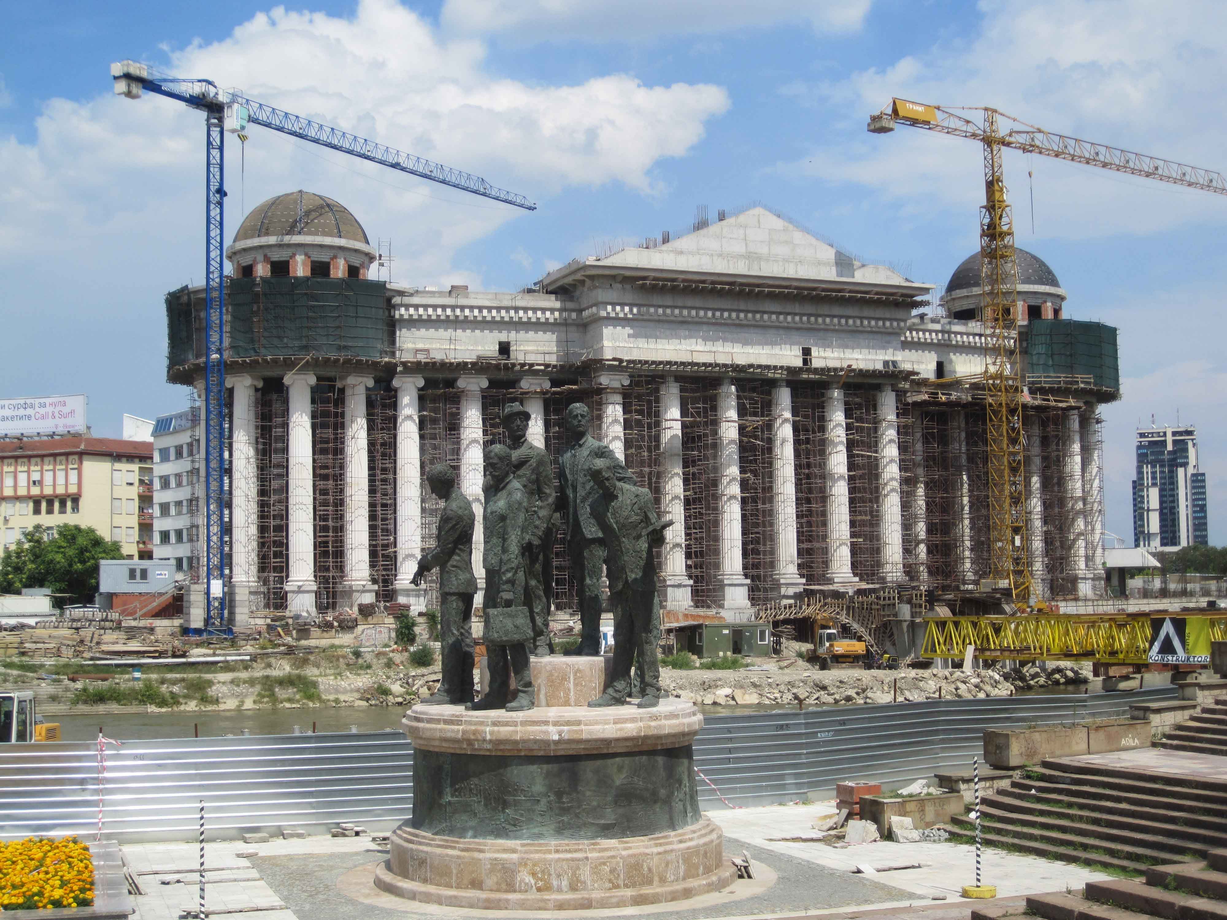 Statue of the Boatmen of Thessaloniki in Skopje