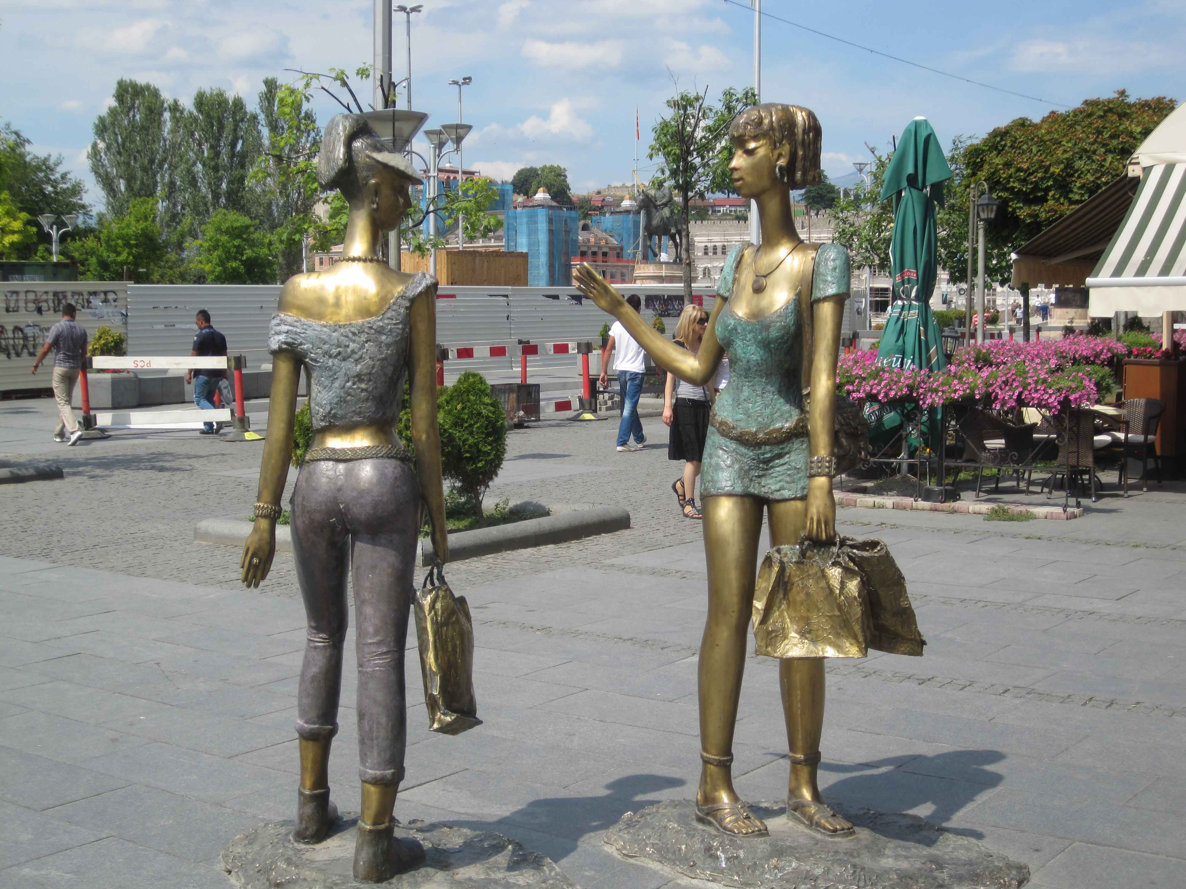 Statue of two shopping girls in Skopje