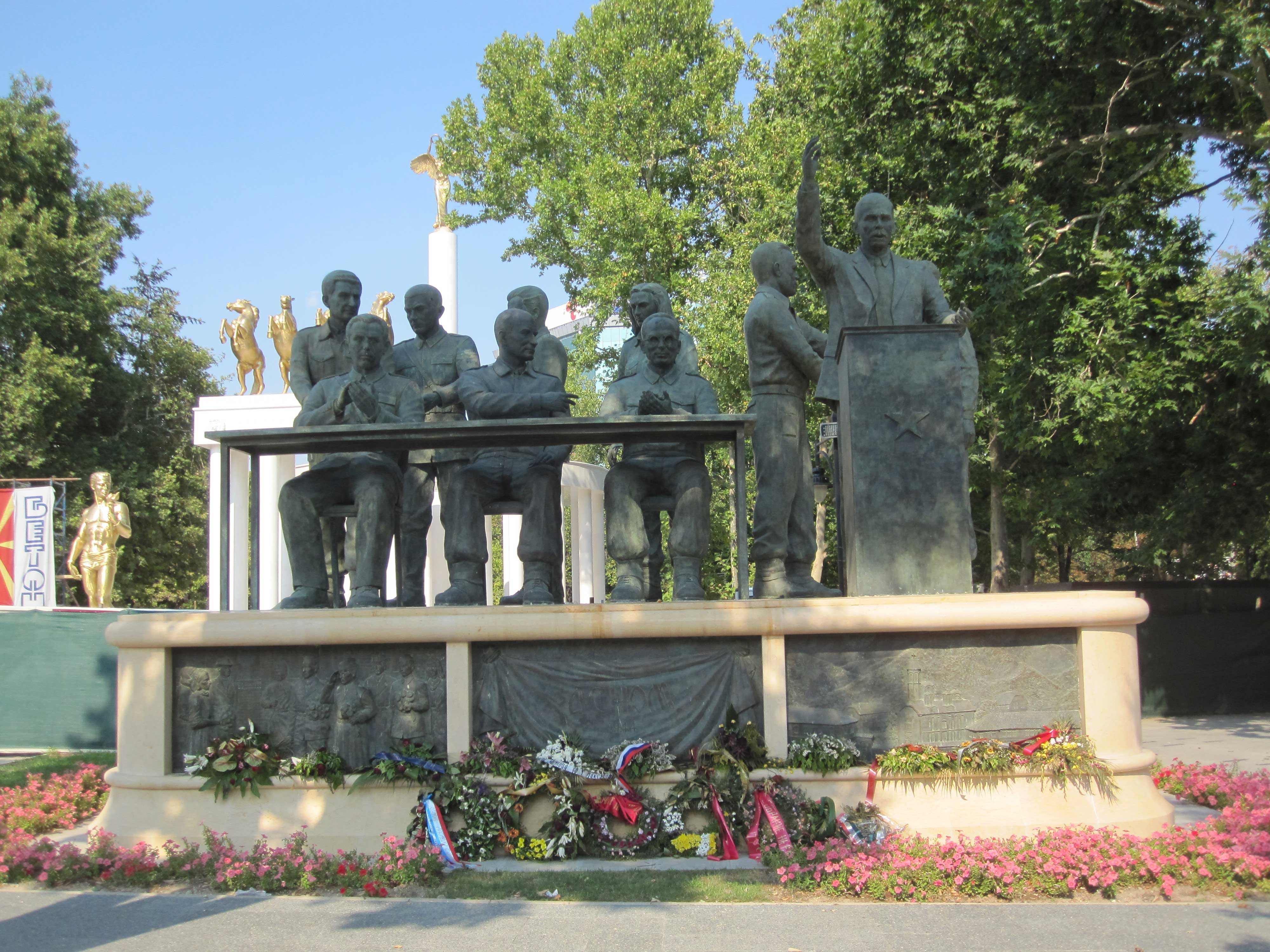 ASNOM 1944 statue in Skopje