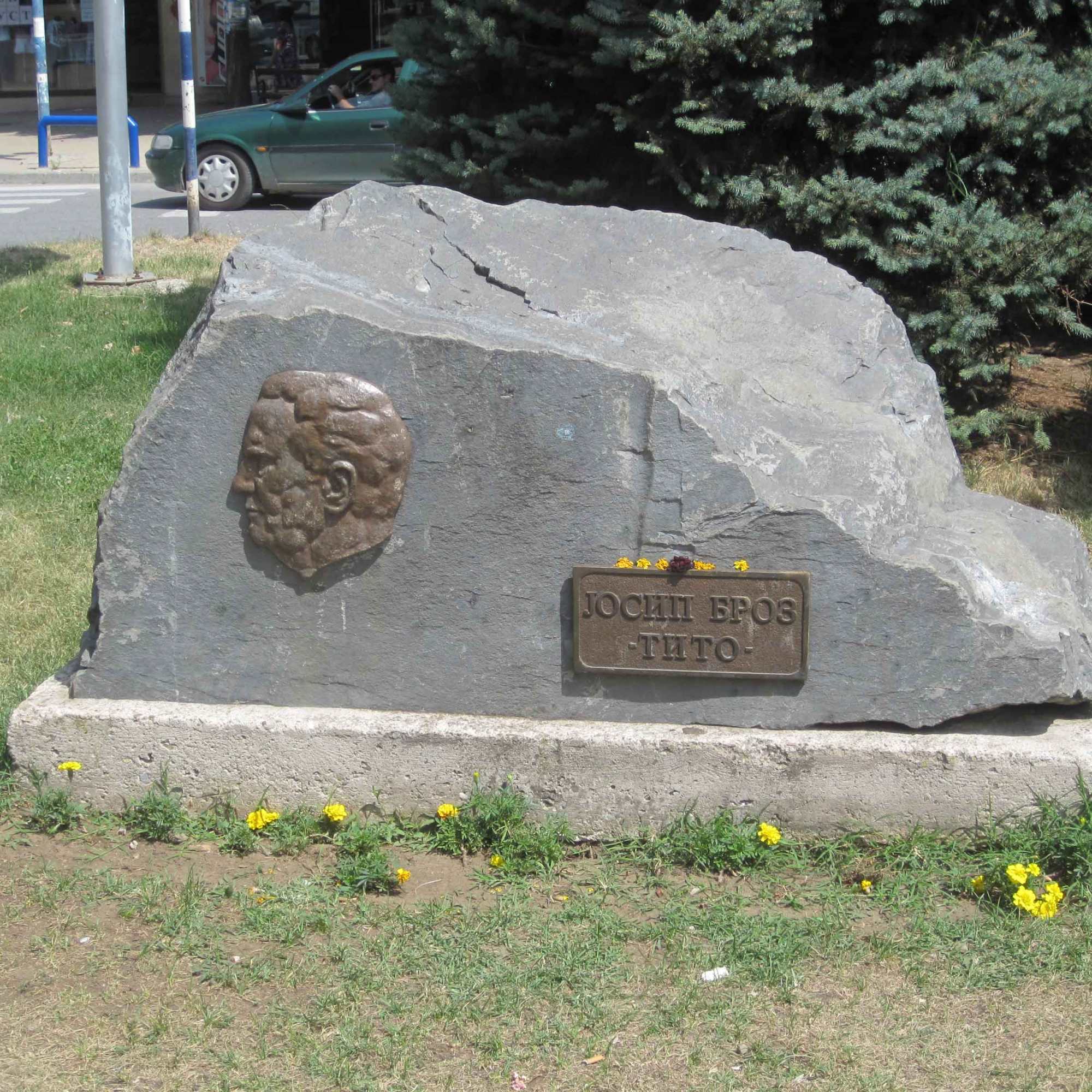 Statue for Tito in Kumanono