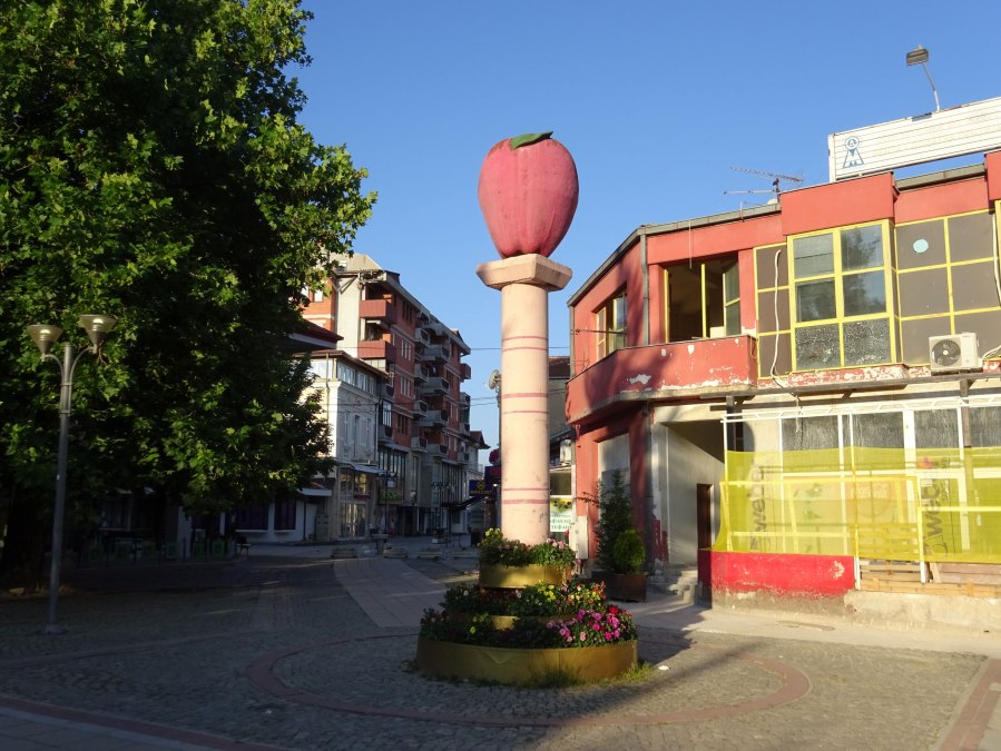 Resen to Ohrid hike statue of apple in Macedonia