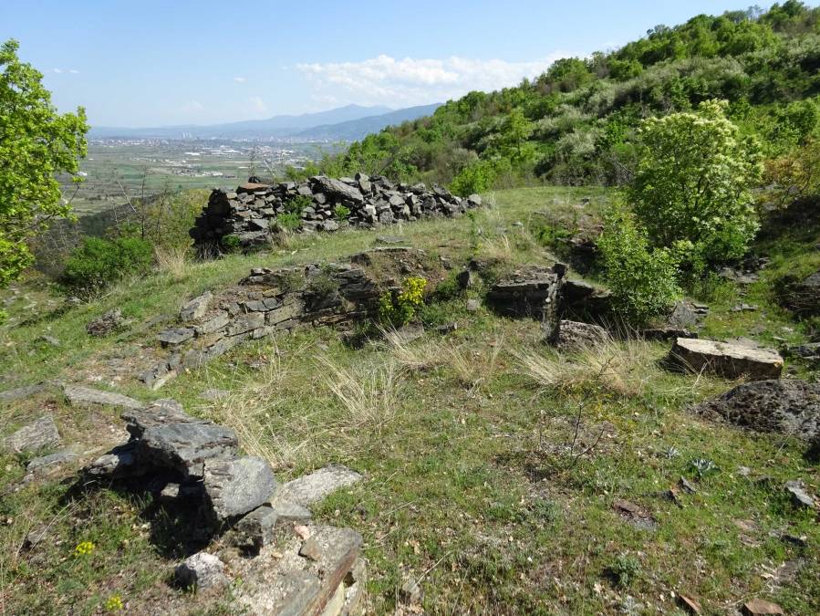 Brazda Tomb archeological site Markov Kamen peak Davina Kula archeological site hiking North Macedonia